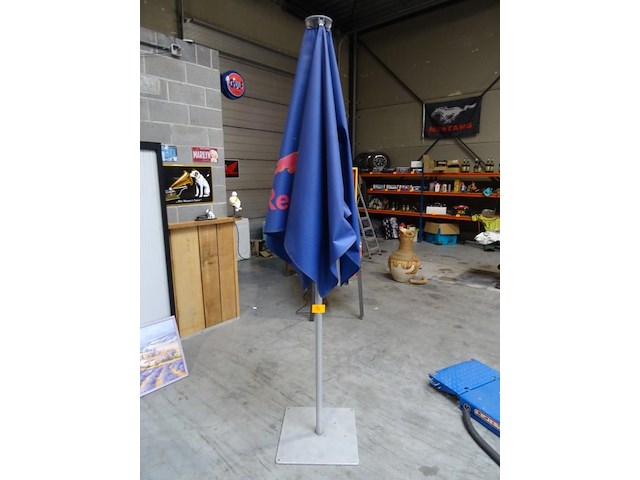 Parasol red bull - afbeelding 1 van  3