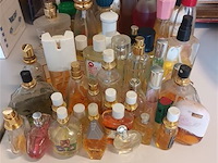 Parfumflesjes. circa 50 stuks - afbeelding 1 van  4