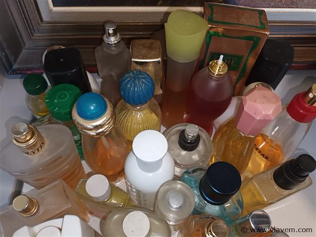 Parfumflesjes. circa 50 stuks - afbeelding 3 van  4