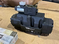 Parker d81vw026b1njw hydraulisch ventiel (2x) - afbeelding 1 van  7