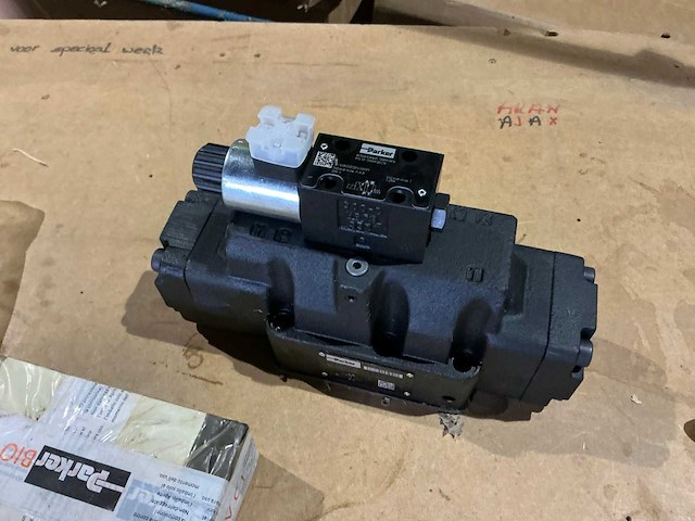 Parker d81vw026b1njw hydraulisch ventiel (2x) - afbeelding 2 van  7