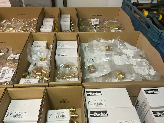 Parker en aignep partij messing koppelingen, slangpilaren, reducties - afbeelding 10 van  10