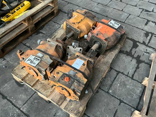 Parker hydraulisch pomp (4x) - afbeelding 1 van  4