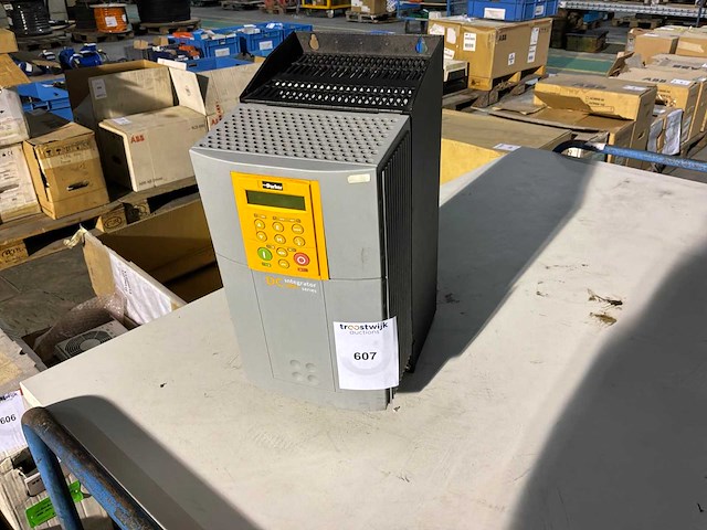 Parker integrator dc 590+ frequentieregelaar - afbeelding 1 van  4