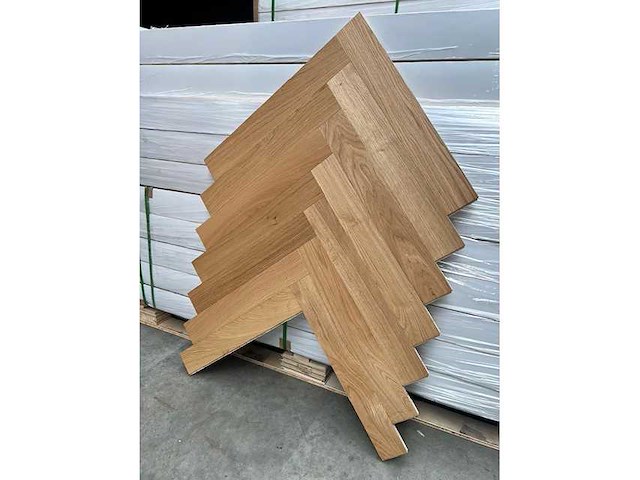 Parketvloer 73,5 m2 visgraat-eik 600x90x15/4mm - afbeelding 1 van  1