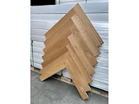 Parketvloer 73,5 m2 visgraat-eik 600x90x15/4mm - afbeelding 1 van  1