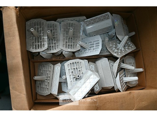 Partij 3m wegdekreflektoren - afbeelding 1 van  4