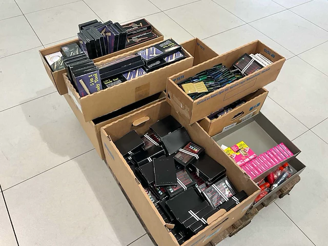 Partij "5 in 1 handy tool" gadgets en promotionele schroevendraaiers – nieuw, in doos - afbeelding 2 van  4
