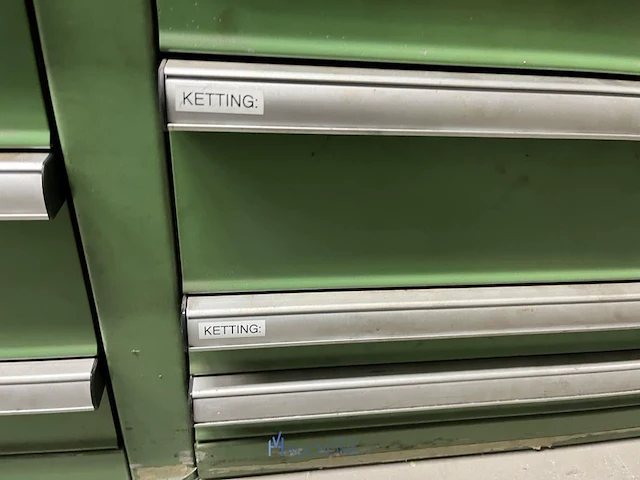 Partij aandrijfkettingen, kettingwielen en geleiderollen - afbeelding 9 van  135