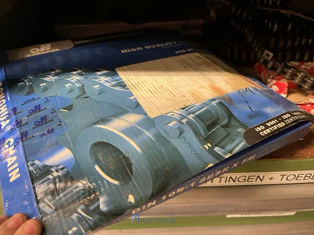 Partij aandrijfkettingen, kettingwielen en geleiderollen - afbeelding 26 van  135