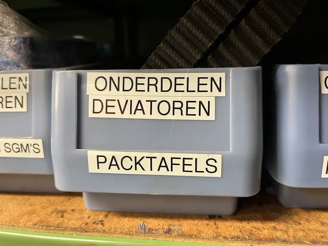 Partij aandrijfkettingen, kettingwielen en geleiderollen - afbeelding 31 van  135