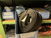 Partij aandrijfkettingen, kettingwielen en geleiderollen - afbeelding 32 van  135