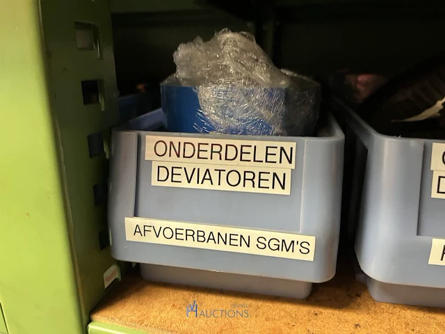 Partij aandrijfkettingen, kettingwielen en geleiderollen - afbeelding 33 van  135