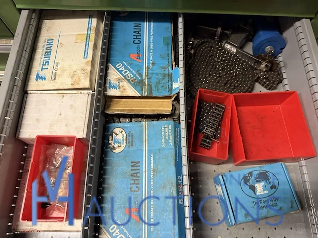 Partij aandrijfkettingen, kettingwielen en geleiderollen - afbeelding 103 van  135