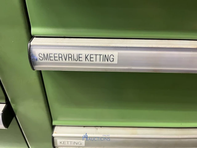 Partij aandrijfkettingen, kettingwielen en geleiderollen - afbeelding 123 van  135