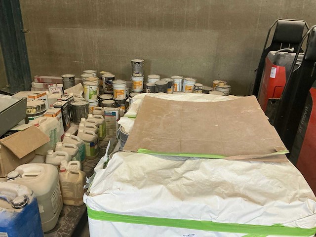 Partij aangebroken verf - afbeelding 1 van  5