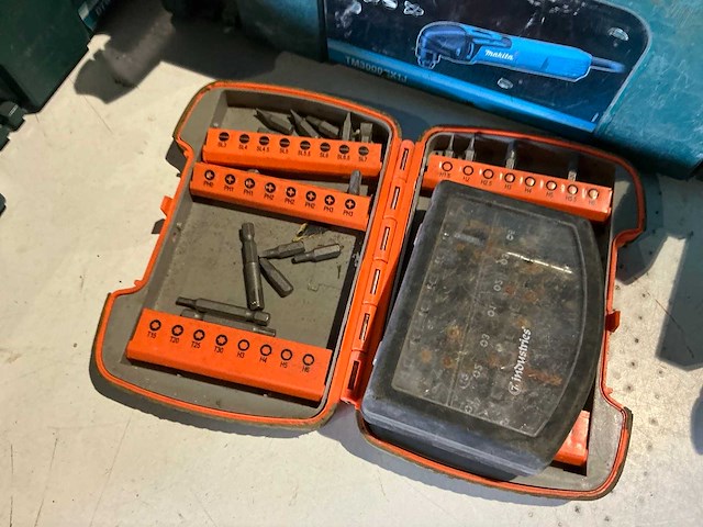 Partij aannemersbenodigdheden - afbeelding 3 van  7