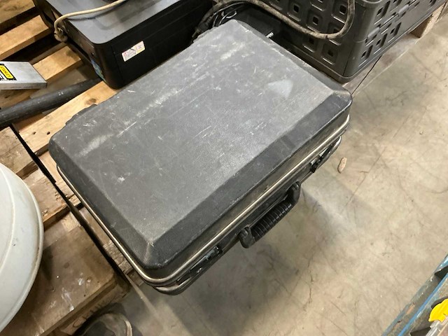 Partij aannemersbenodigdheden - afbeelding 7 van  16