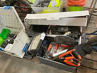 Partij aannemersbenodigdheden - afbeelding 1 van  16