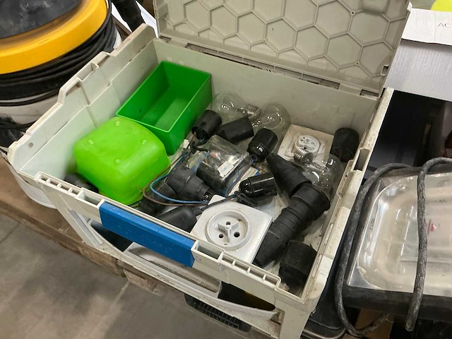 Partij aannemersbenodigdheden - afbeelding 12 van  16