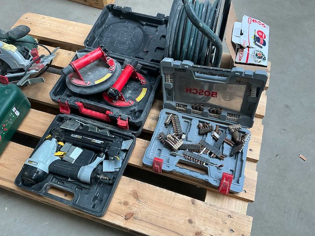 Partij aannemersbenodigdheden - afbeelding 1 van  6