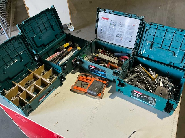 Partij aannemersbenodigdheden - afbeelding 1 van  7