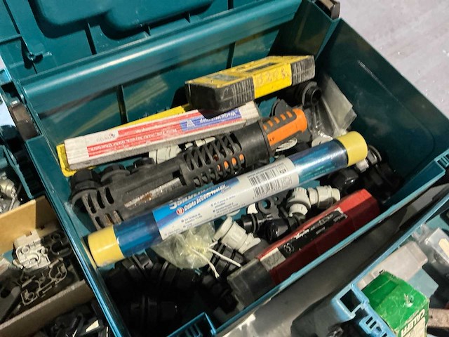 Partij aannemersbenodigdheden - afbeelding 5 van  7