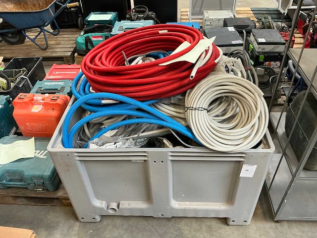 Partij aannemersmateriaal - afbeelding 1 van  6