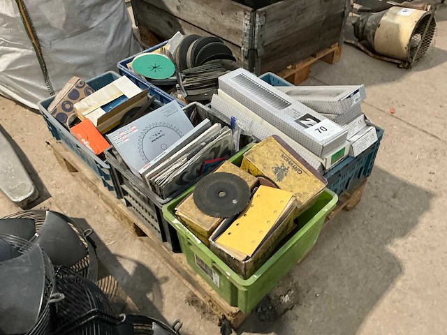 Partij aannemersmateriaal - afbeelding 9 van  16