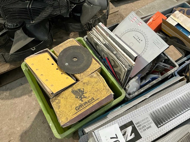Partij aannemersmateriaal - afbeelding 15 van  16