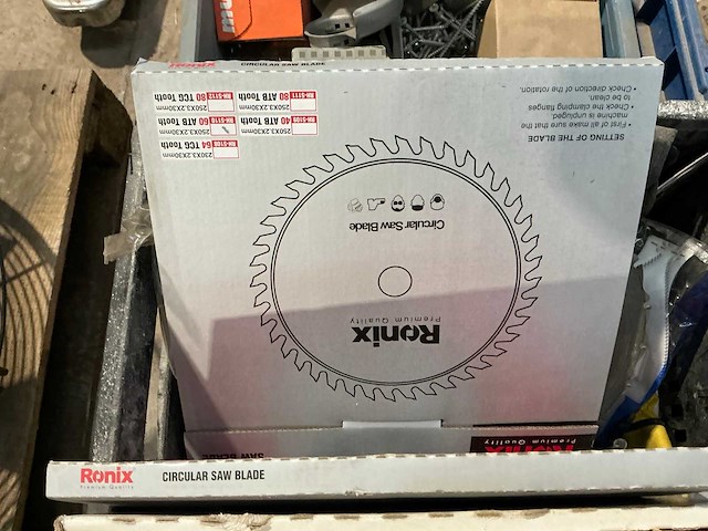 Partij aannemersmateriaal - afbeelding 16 van  16