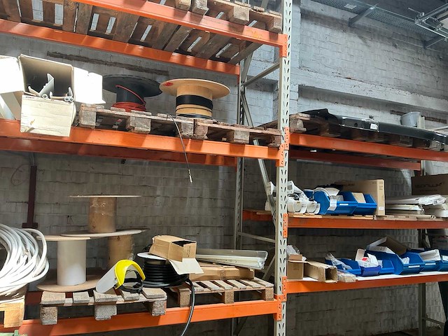 Partij aannemersmateriaal - afbeelding 1 van  13