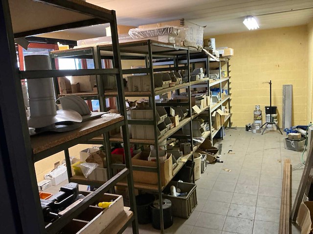 Partij aannemersmateriaal - afbeelding 1 van  30