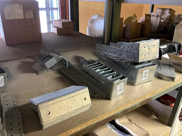 Partij aannemersmateriaal - afbeelding 24 van  30