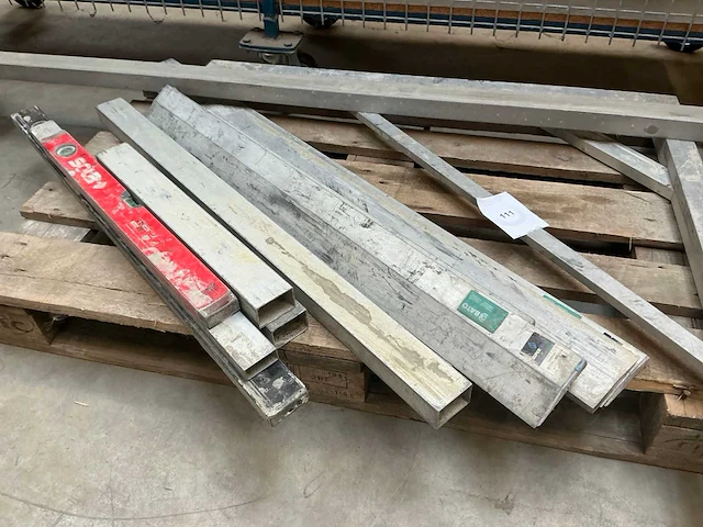 Partij aannemersmateriaal - afbeelding 2 van  4