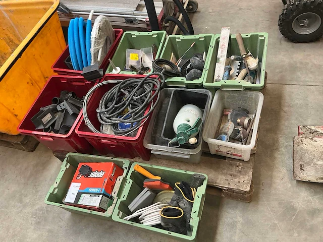 Partij aannemersmateriaal - afbeelding 1 van  11