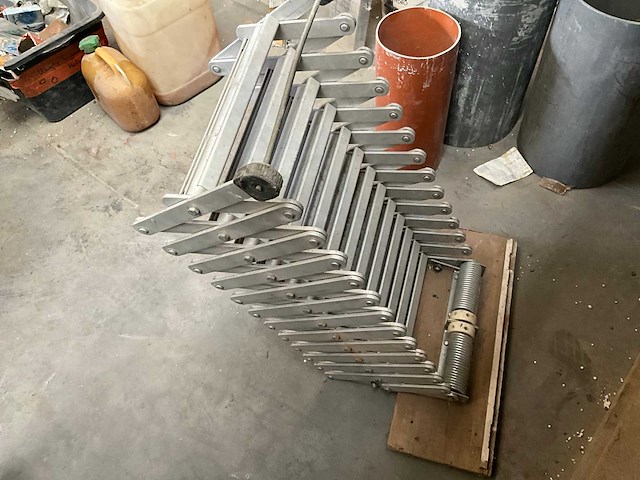 Partij aannemersmaterialen en gereedschap - afbeelding 9 van  21