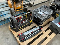 Partij aannemersmaterialen - afbeelding 1 van  8