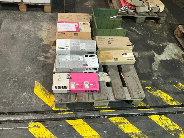 Partij aansluitgarnituren - afbeelding 1 van  8