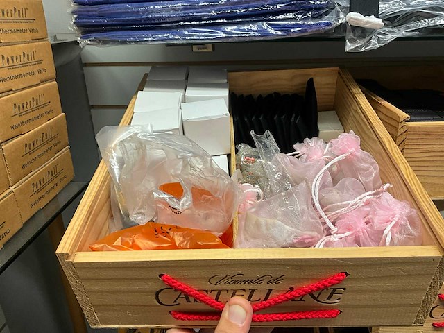 Partij accesoires - afbeelding 9 van  58