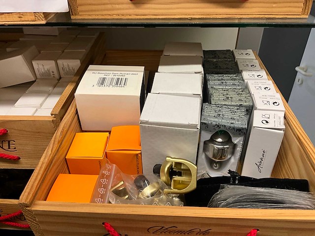 Partij accesoires - afbeelding 16 van  58