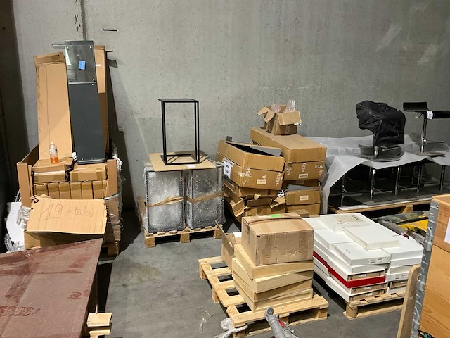 Partij accessoires voor standendenbouw - afbeelding 1 van  4