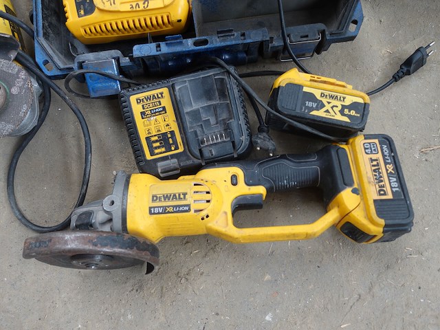 Partij accu dewalt machines - afbeelding 2 van  9