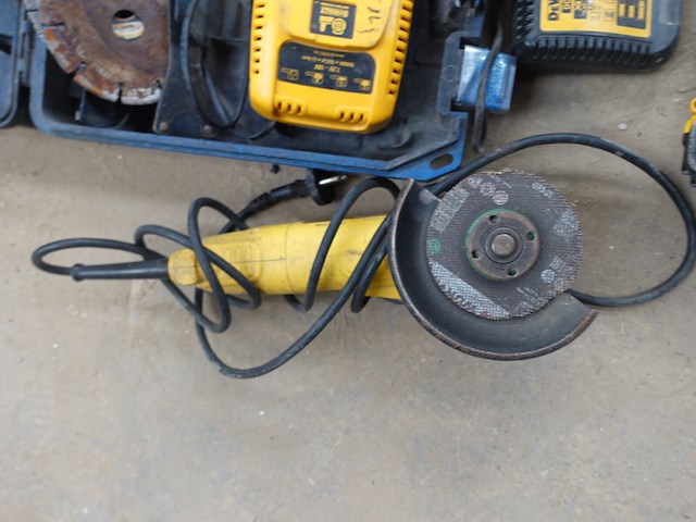 Partij accu dewalt machines - afbeelding 4 van  9