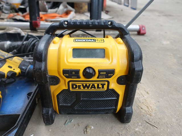 Partij accu dewalt machines - afbeelding 9 van  9