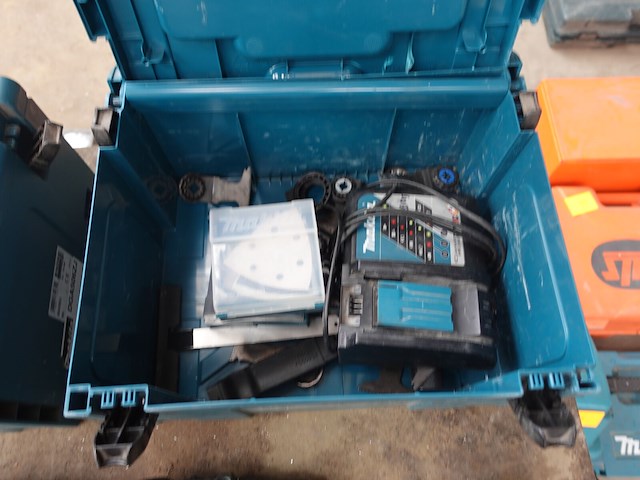 Partij accu makita machines - afbeelding 7 van  7