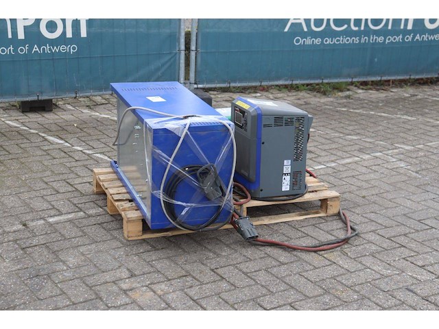 Partij acculaders voor heftruck - afbeelding 1 van  1