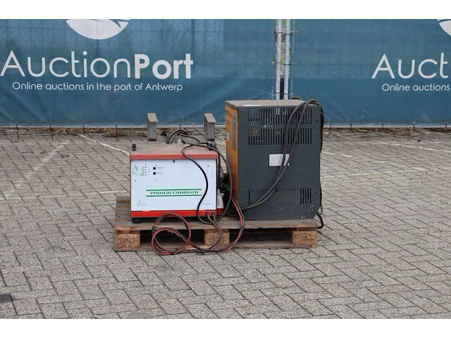 Partij acculaders voor heftrucks 3 stuks - afbeelding 1 van  1