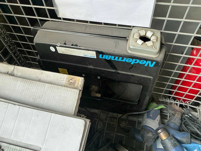 Partij afgekeurd materiaal - afbeelding 2 van  8