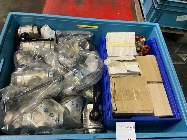 Partij afsluitkranen en divers - afbeelding 13 van  14